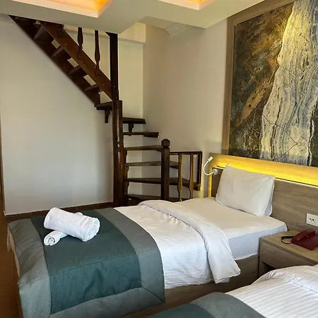 The Kumsal Ολουντενίζ